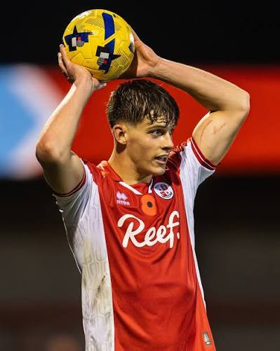 Ben Radcliffe signs on